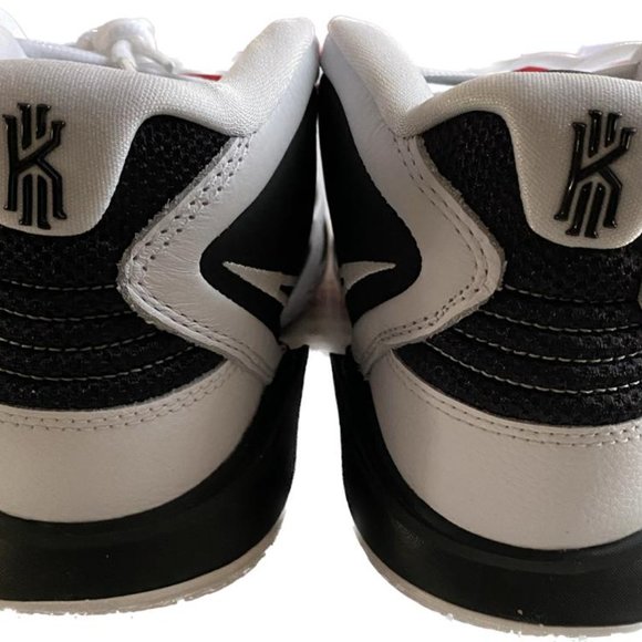 Kyrie Infinity (Team) Basketball Shoes